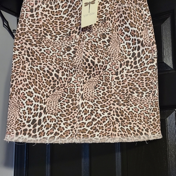 Tyler Boe Dresses & Skirts - Tyler Boe leporad print skirt size 4